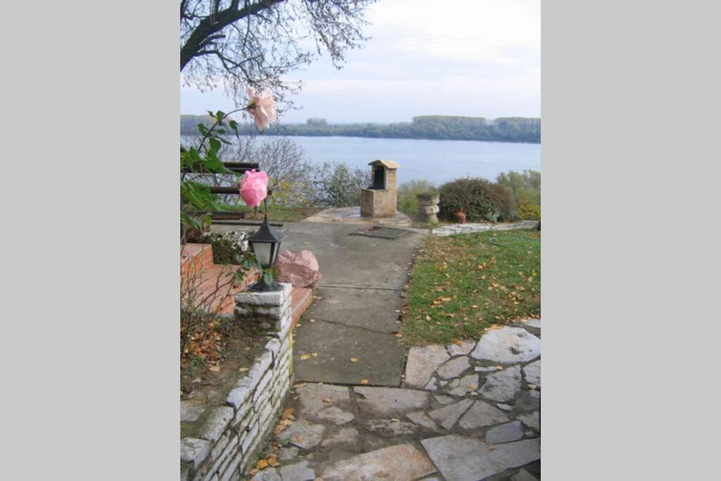 Villa Kornelija Stari Slankamen Екстериор снимка